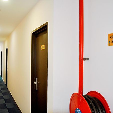 Gem Hotel Nusajaya  Kültér fotó