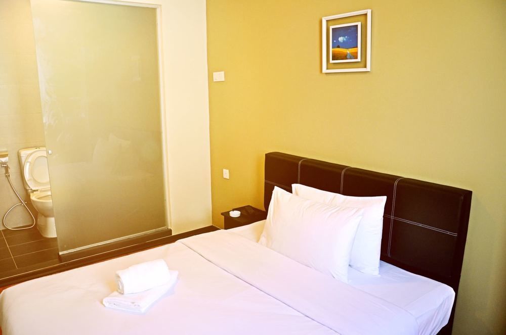 Gem Hotel Nusajaya  Kültér fotó