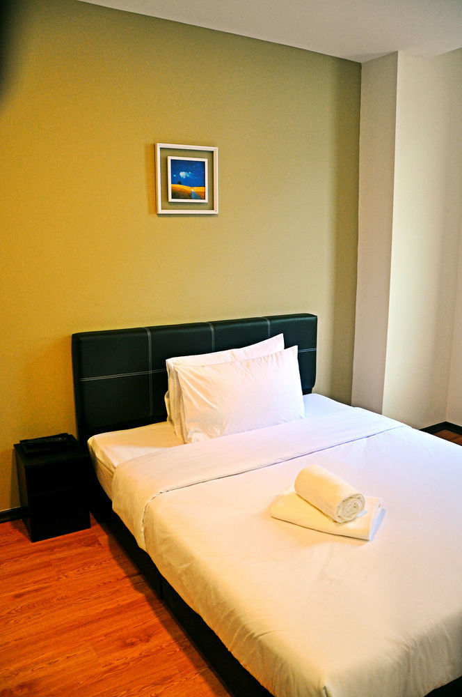Gem Hotel Nusajaya  Kültér fotó