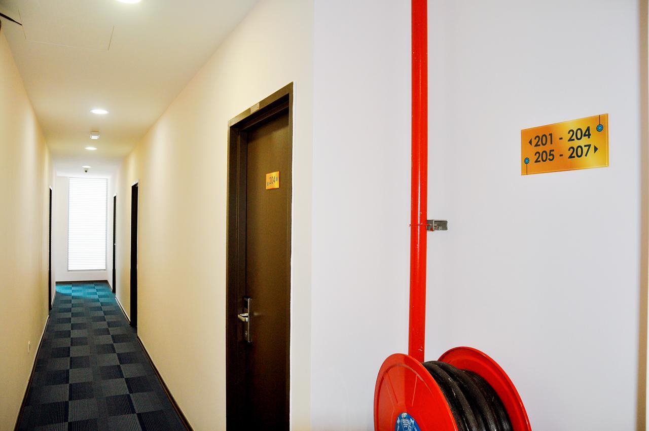 Gem Hotel Nusajaya  Kültér fotó