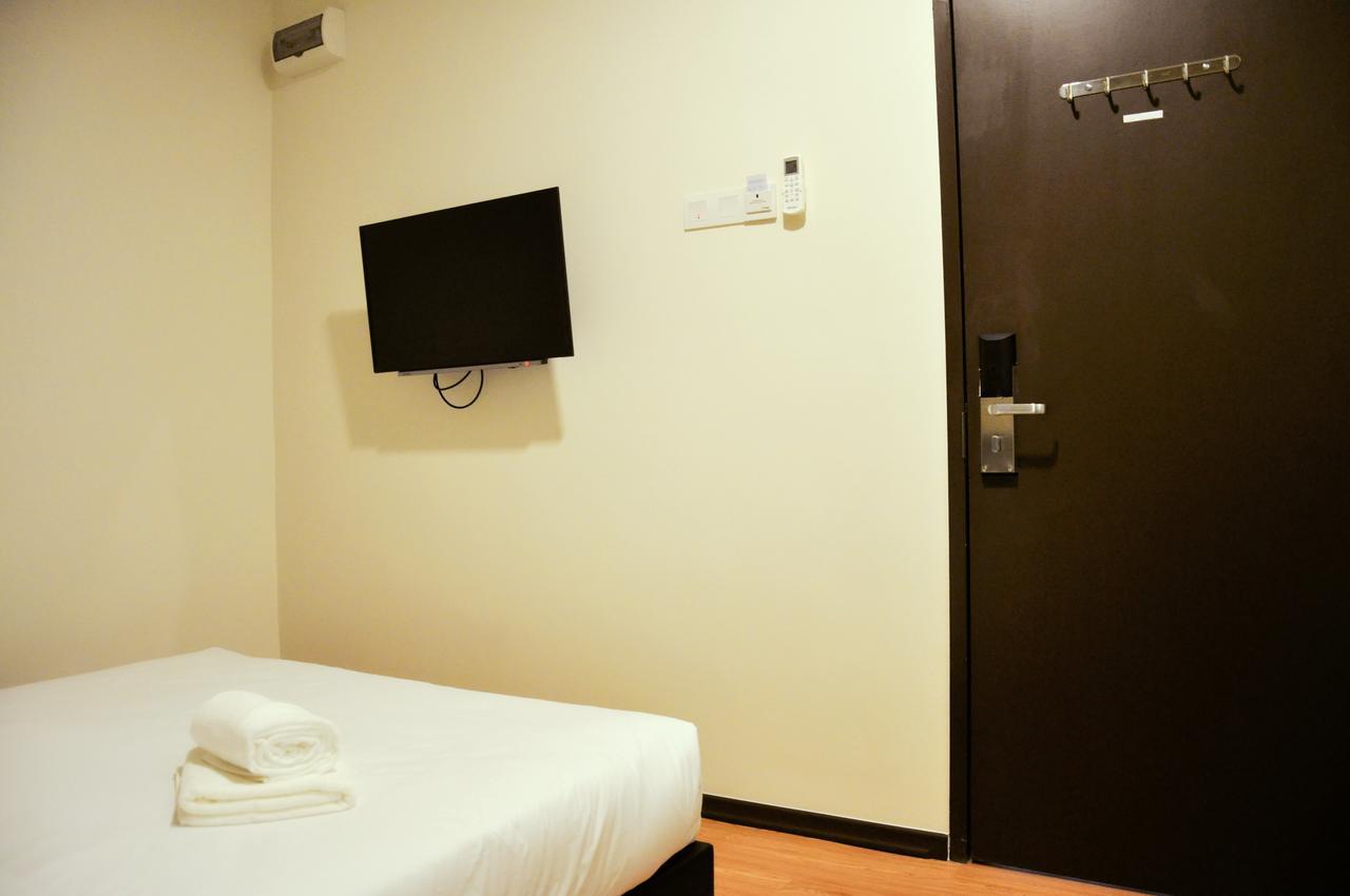 Gem Hotel Nusajaya  Kültér fotó