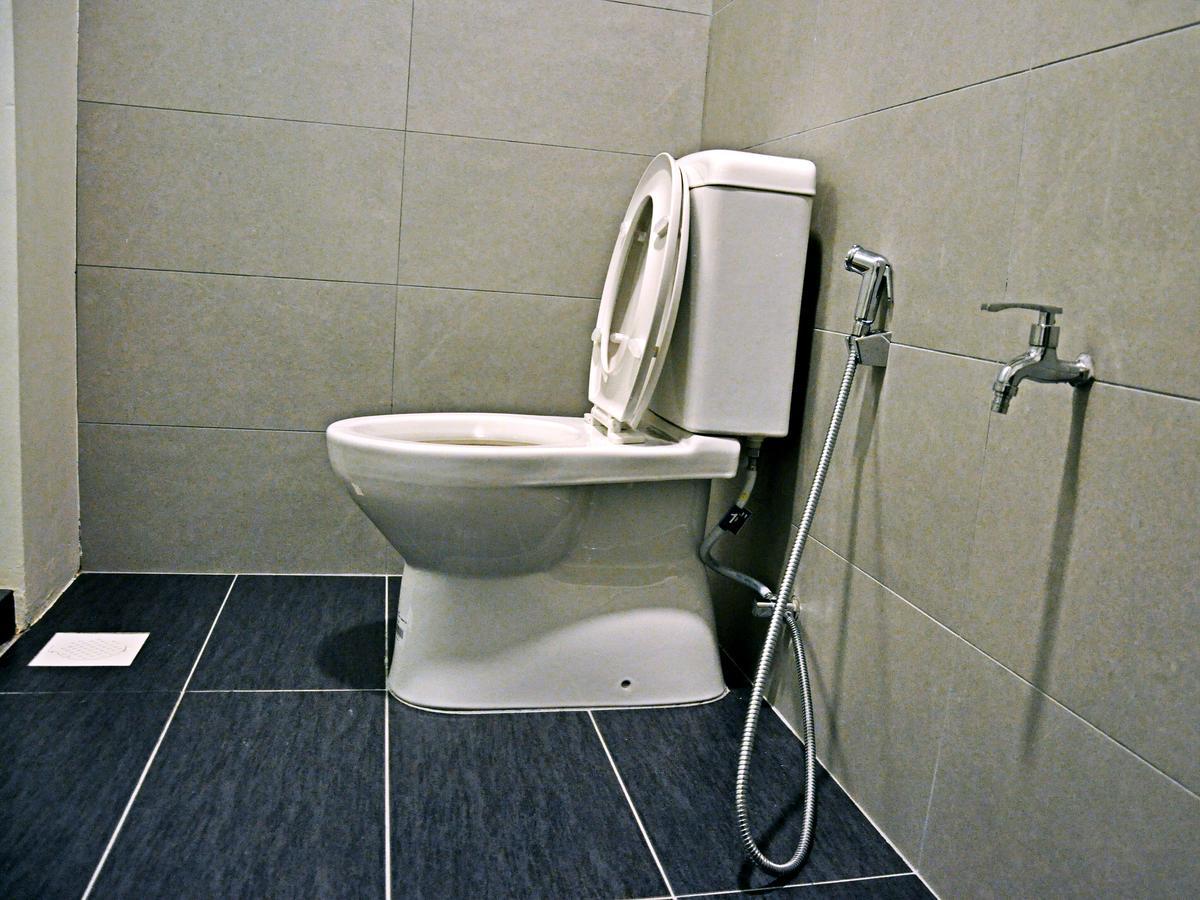 Gem Hotel Nusajaya  Kültér fotó