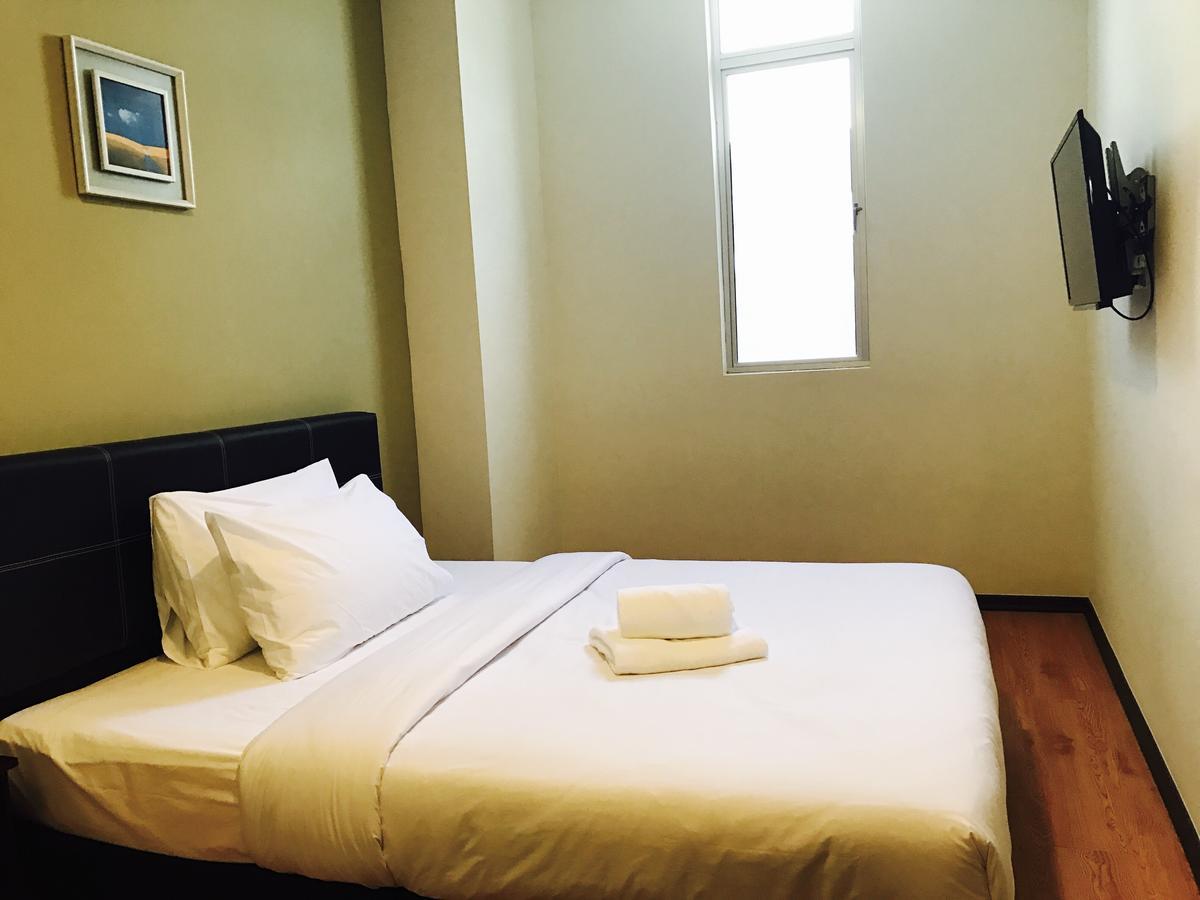 Gem Hotel Nusajaya  Kültér fotó