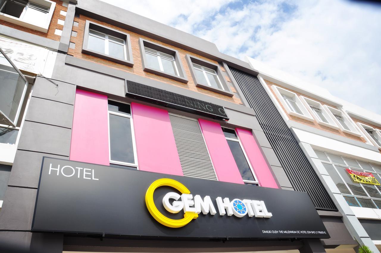 Gem Hotel Nusajaya  Kültér fotó
