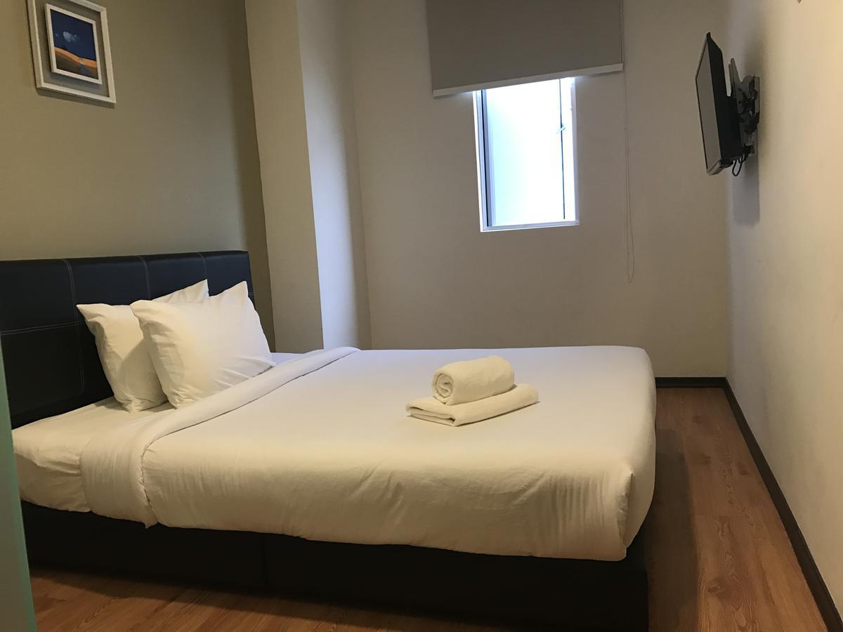 Gem Hotel Nusajaya  Kültér fotó