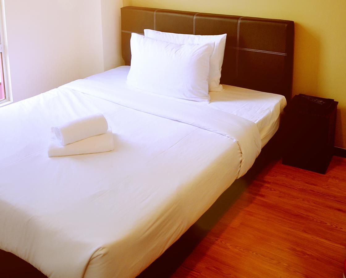 Gem Hotel Nusajaya  Kültér fotó