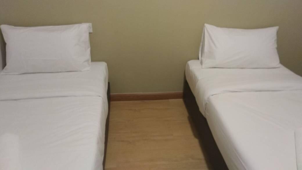 Gem Hotel Nusajaya  Kültér fotó